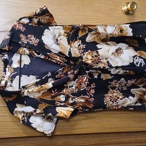 Blouse with flower design